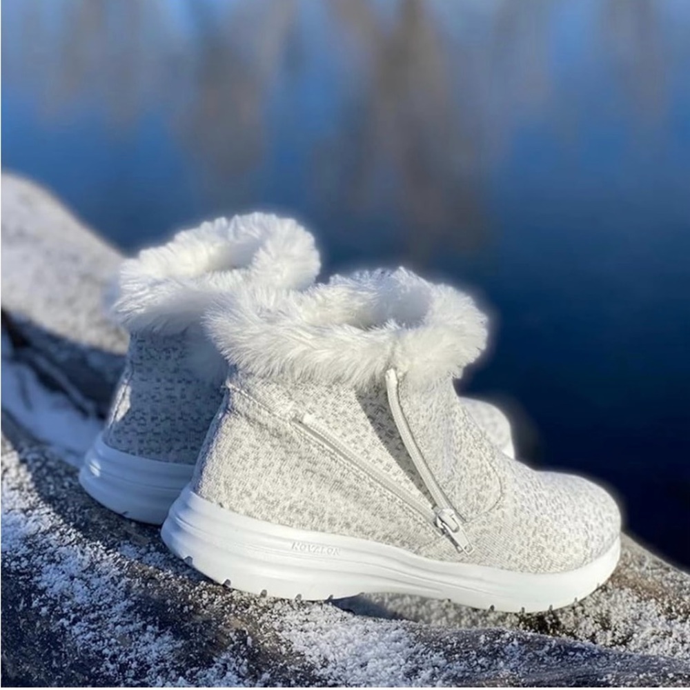 Like new telic apres ski recoveryWomen's White Winter boots